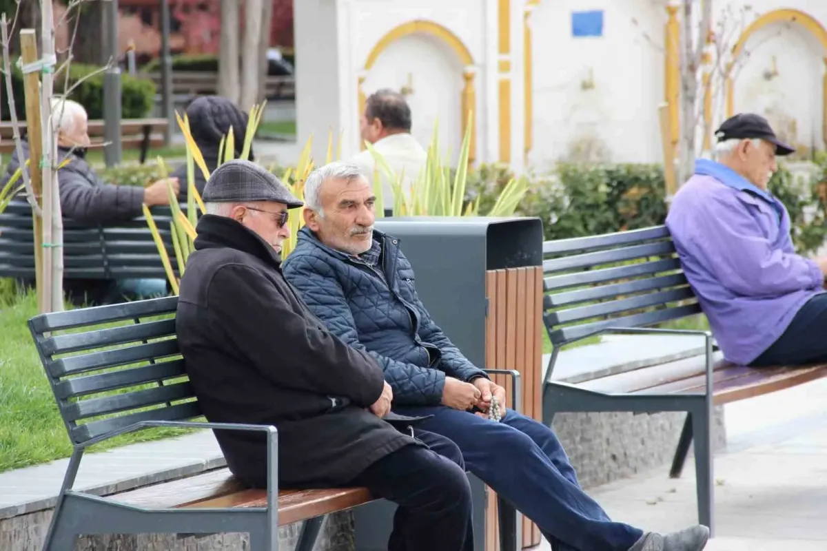 Emekli Bayram İkramiyesi Ödeme Tarihleri Açıklandı! Kim Ne Zaman Alacak?