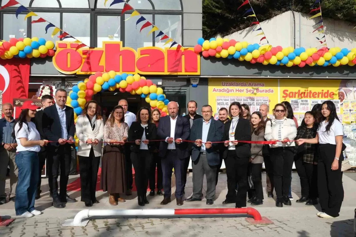 Özhan Marketler Zinciri, yeni şubesini hizmete açtı