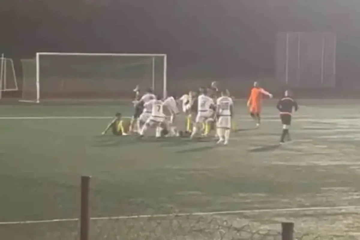 Kocaeli’de amatör lig maçında futbolcular kavga etti