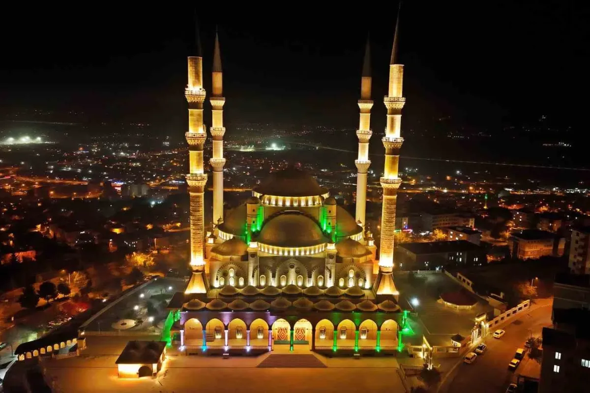 Yarın Kandil mi? 25 Aralık Ne Kandili? Diyanet 2025 Takvimi