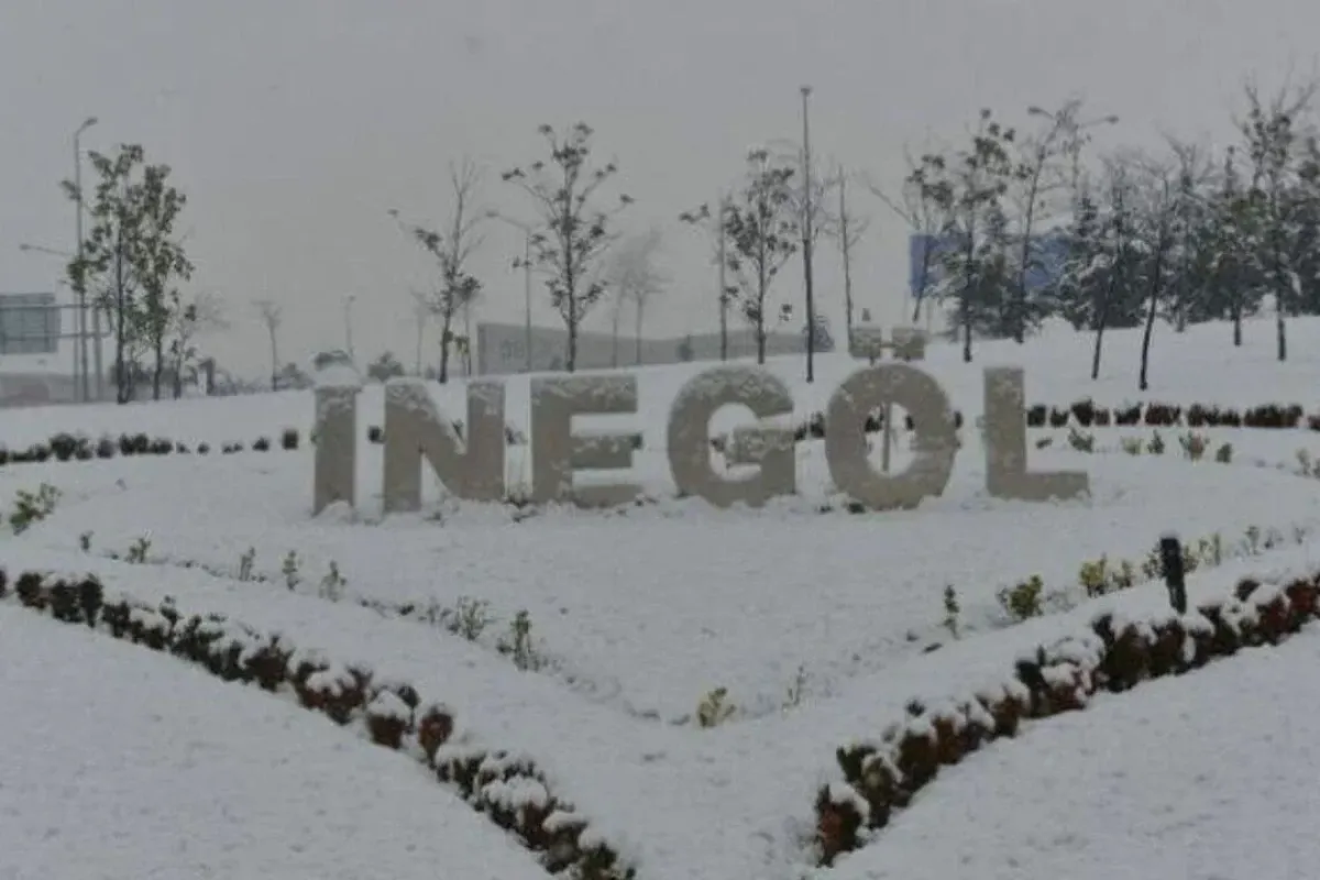 İnegöl’e yılbaşında kar sürprizi