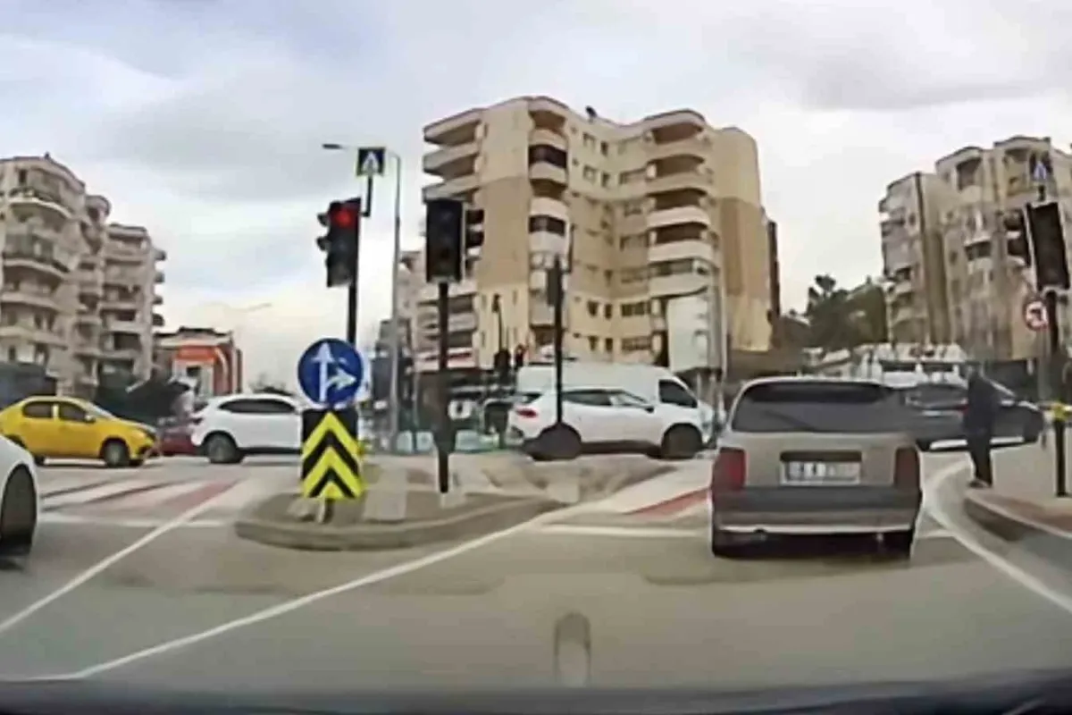 Bursa’da trafikte kameraya yansıyan küçük jest yürekleri ısıttı