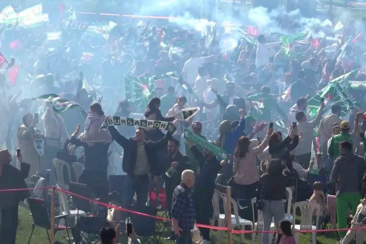 Bursaspor şampiyonluğunu böyle karşıladı
