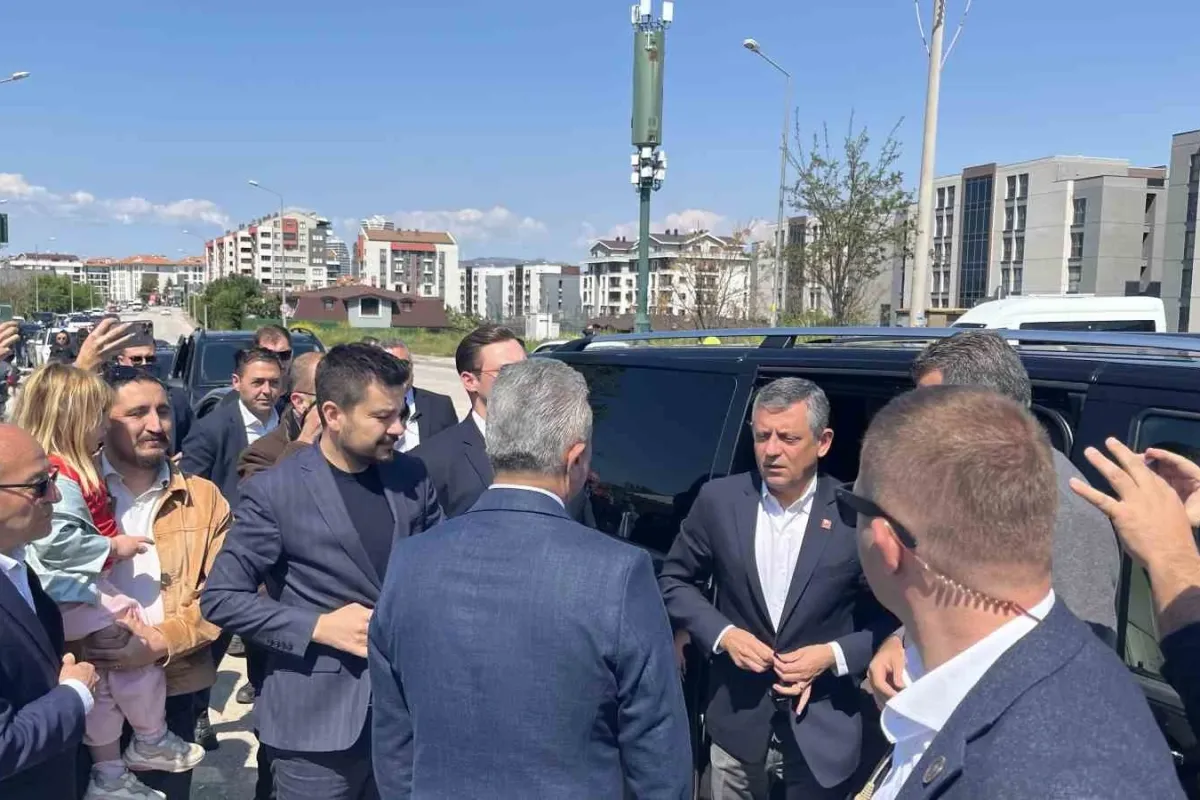 CHP Genel Başkanı Özel, tutuklu Mustafa Bozbey’i cezaevinde ziyaret etti