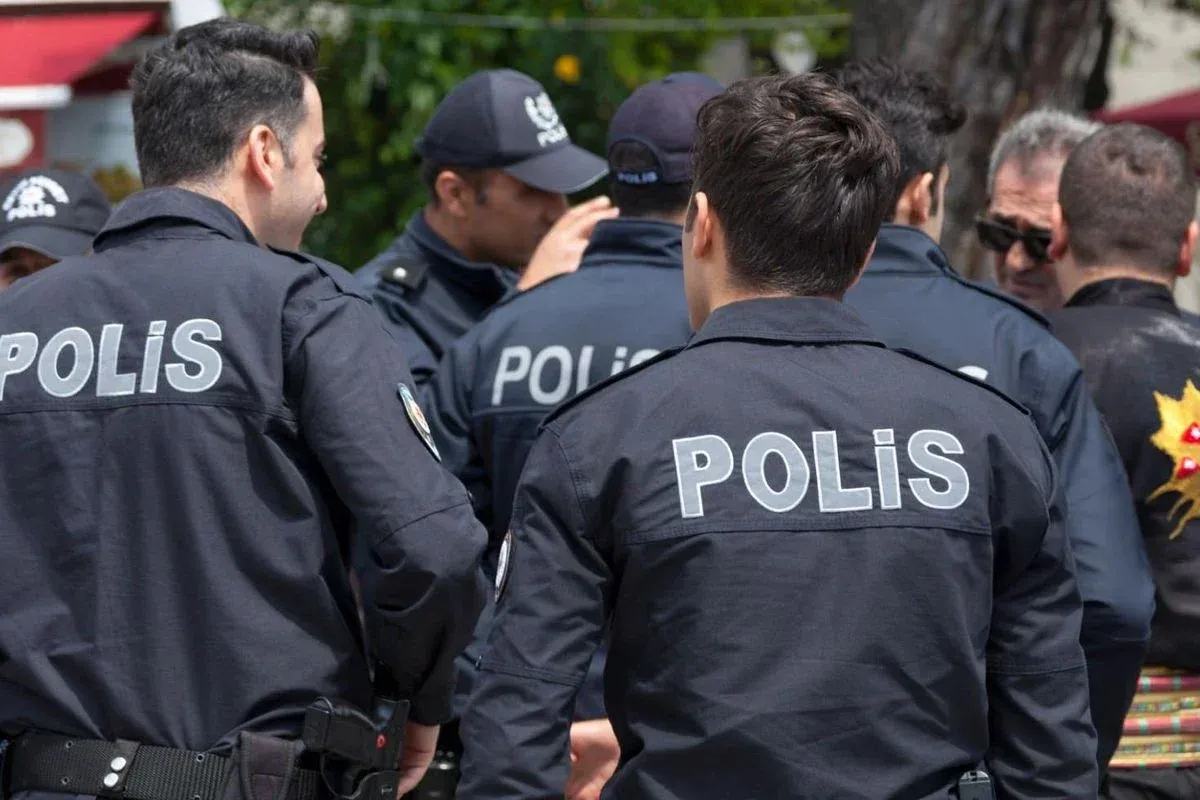 Polis üniformalarına NATO ayarı!