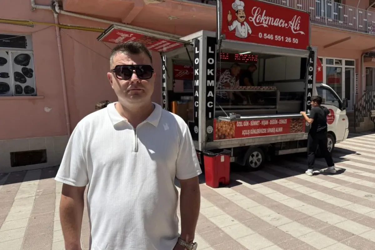 Boşanma Sevincini Bin 500 Kişiyle Paylaştı! İlginç Kutlama Dikkat Çekti