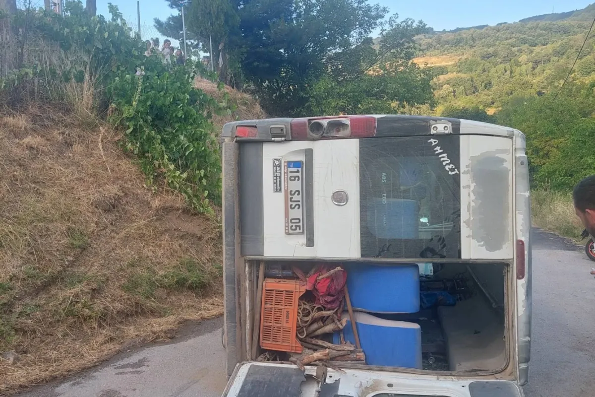 İnegöl'de Tarım İşçilerini Taşıyan Minibüs Devrildi! 7 Yaralı