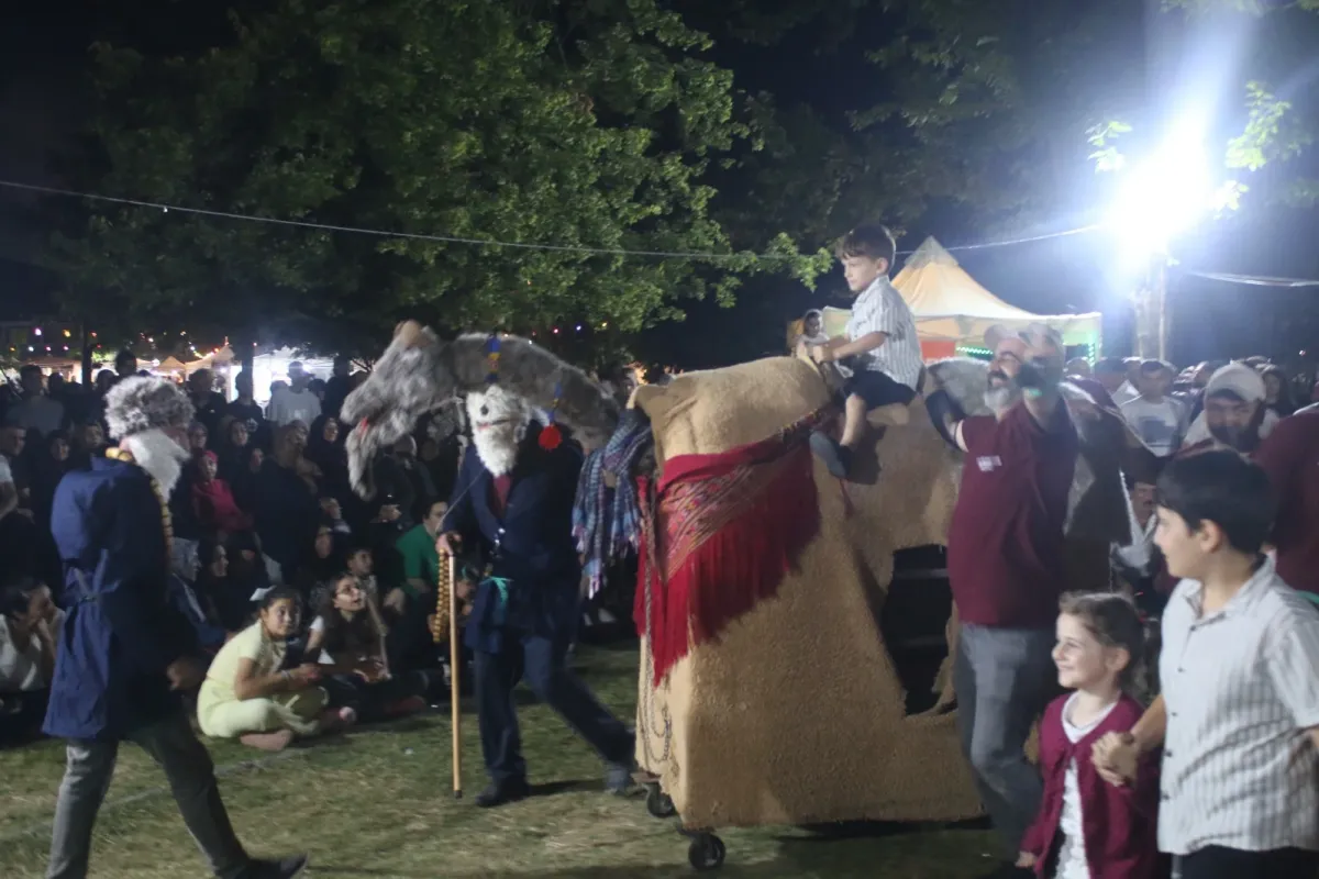 Posof Kültürü İnegöl’de Yaşatıldı! Festivalde Deve Oyunu Büyük İlgi Gördü