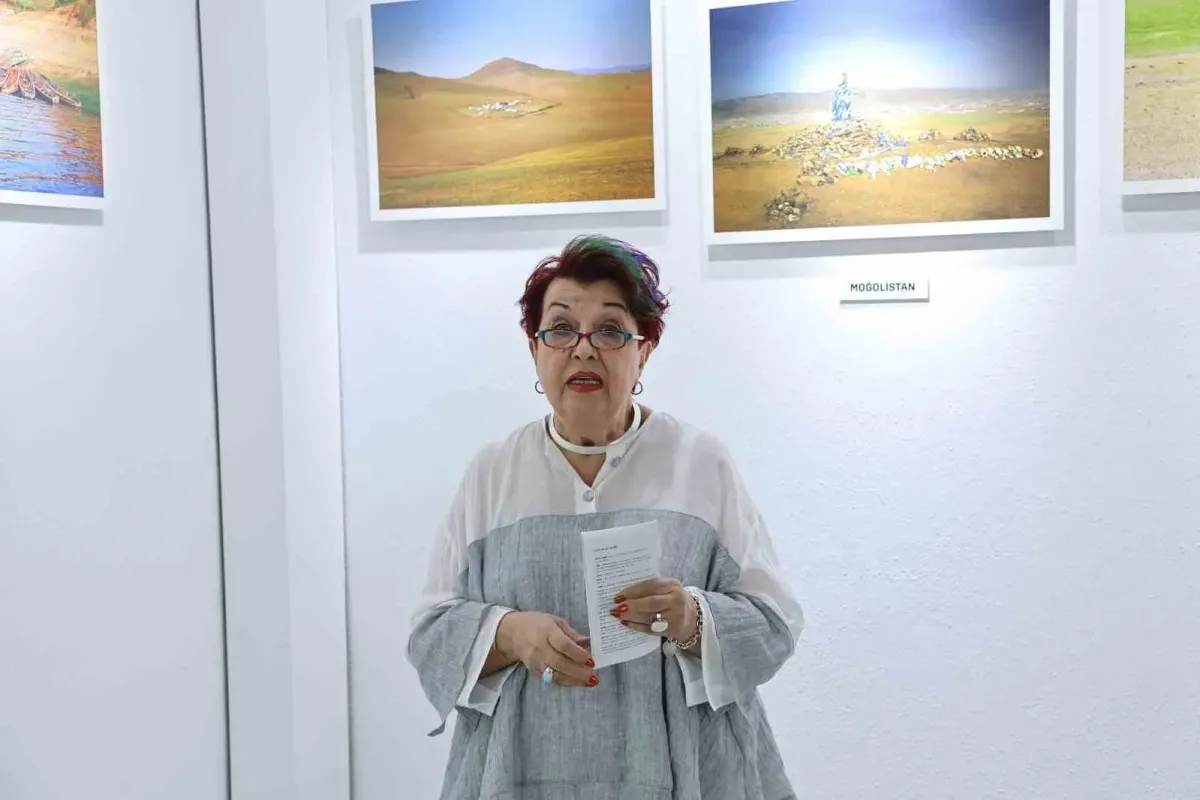"Uzaklarda Bir Yerlerde" sergisi açıldı