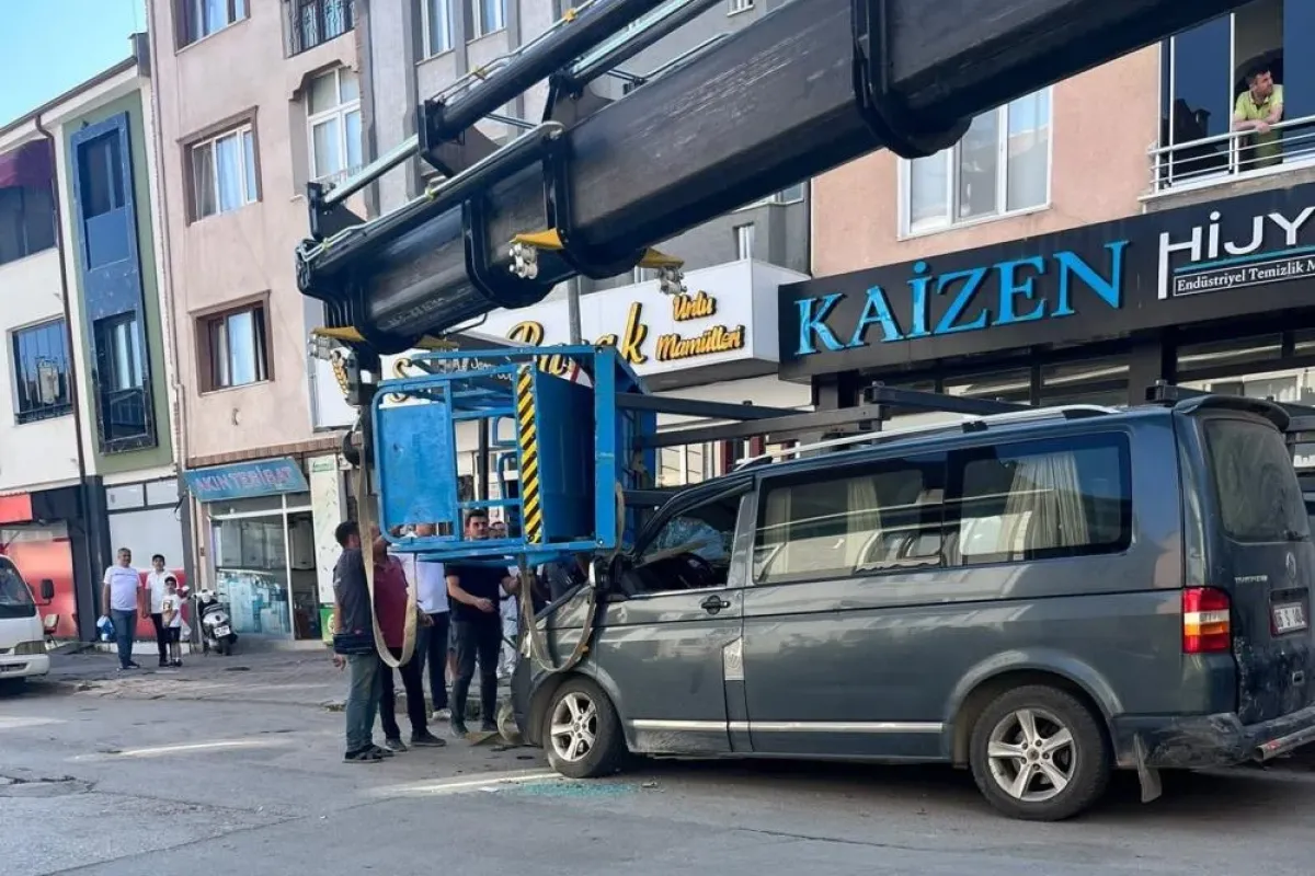 İnegöl'de Asansör Dehşeti! Saniyelerle Kurtuldular