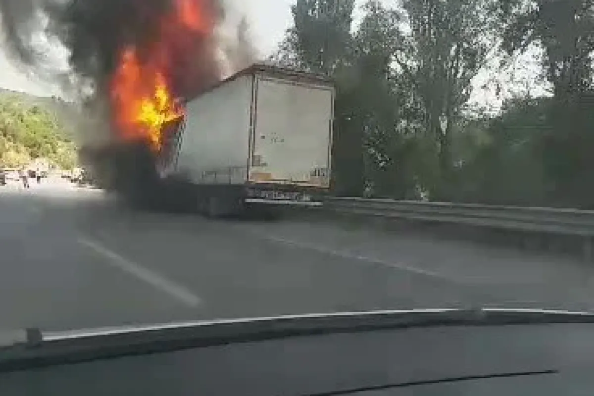 Seyir Halindeki Tırda Yangın Çıktı! Müdahale Sürüyor