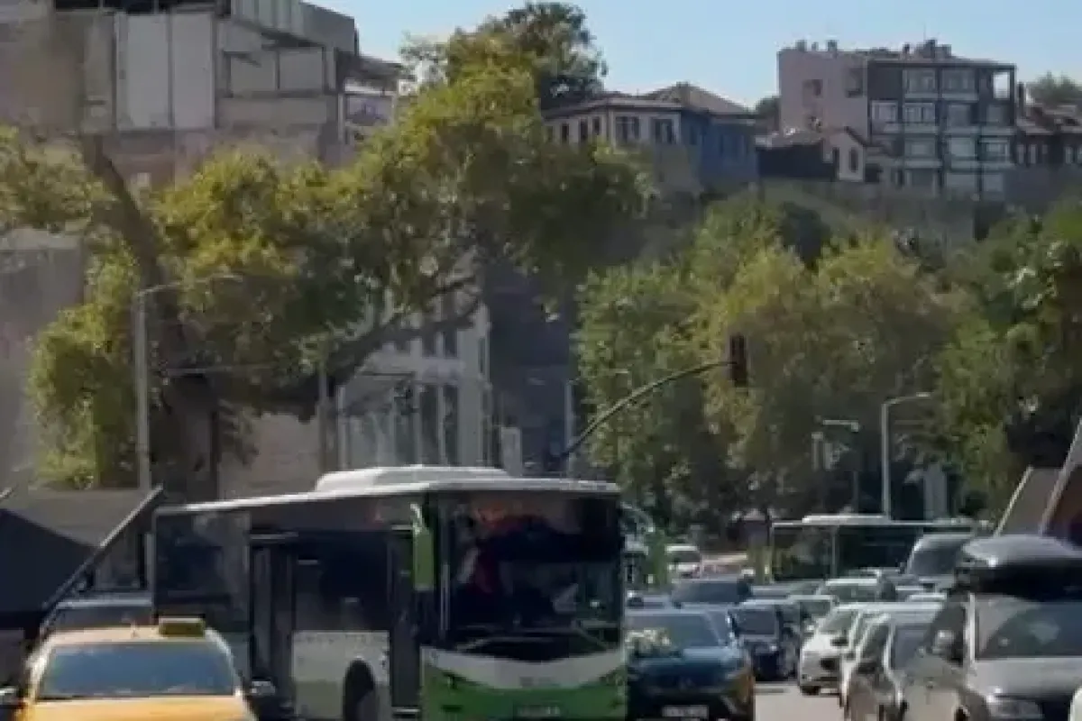 Bursa’da düğün konvoyunun önünü bu sefer otobüs kesti