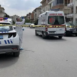 Gözü dönen şahıs annesinin ve kız kardeşinin boğazını kesti!