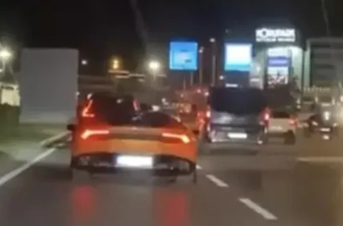 Lüks Araç Dehşeti! Makasla Çarpıp Arkasına Bile Bakmadan Kaçtı