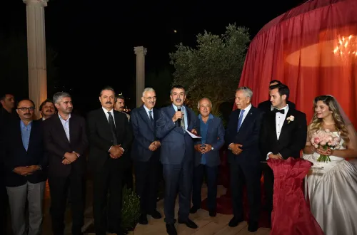Bakanlar İnegöllülerin düğününde bir araya geldi