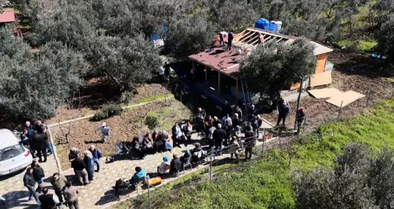 Bayram arifesinde yıkıma geldiler! Ev sahipleri gözyaşlarını tutamadı Bayram arifesinde yıkıma geldiler! Ev sahipleri gözyaşlarını tutamadı