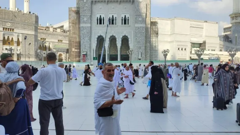 İnegöllü emekli şoför karavanıyla Mekke’ye umreye gitti İnegöllü emekli şoför karavanıyla Mekke’ye umreye gitti