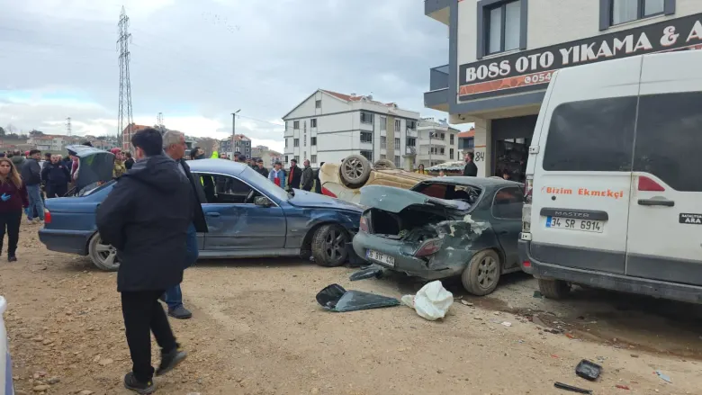 İnegöl'de can pazarı 7 yaralı İnegöl'de can pazarı 7 yaralı