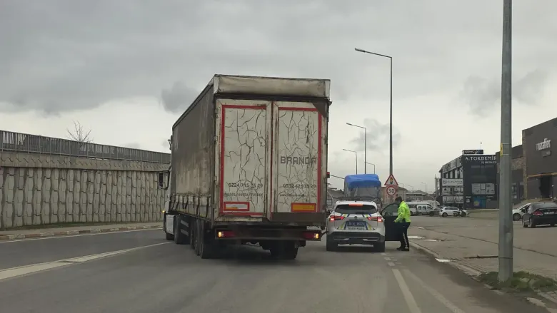 İnegöl'de sıcak dakikalar! Ekipler bölgeye sevk edildi
