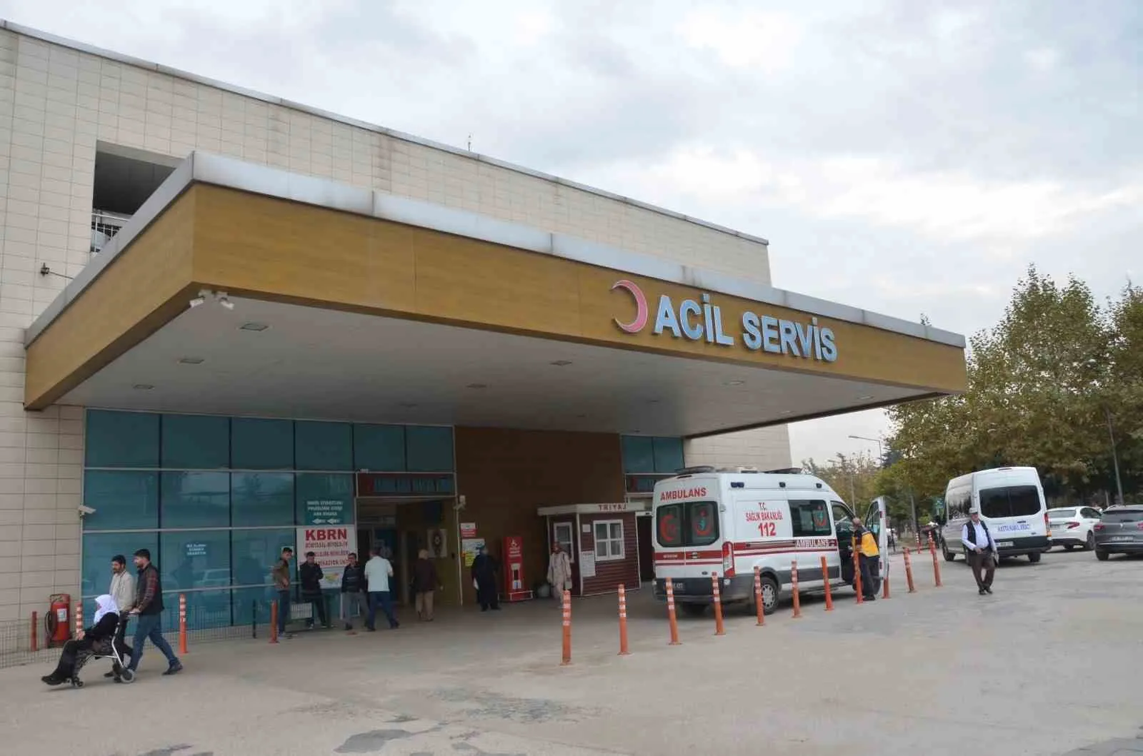 İnegöl'de kavşakta can pazarı! 24 yaşındaki genç ağır yaralandı