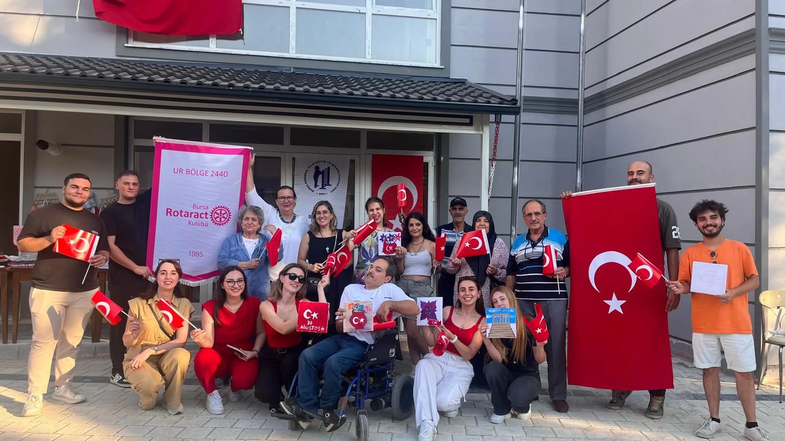 Bursa Rotaract Kulübü, Cumhuriyet Yolu Projeleri ile Topluma Işık Tutuyor