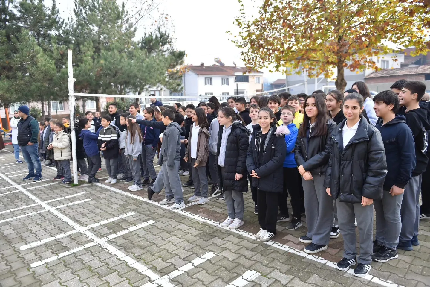 İnegöl'de çocukların yüzü İnegölspor formasıyla gülüyor