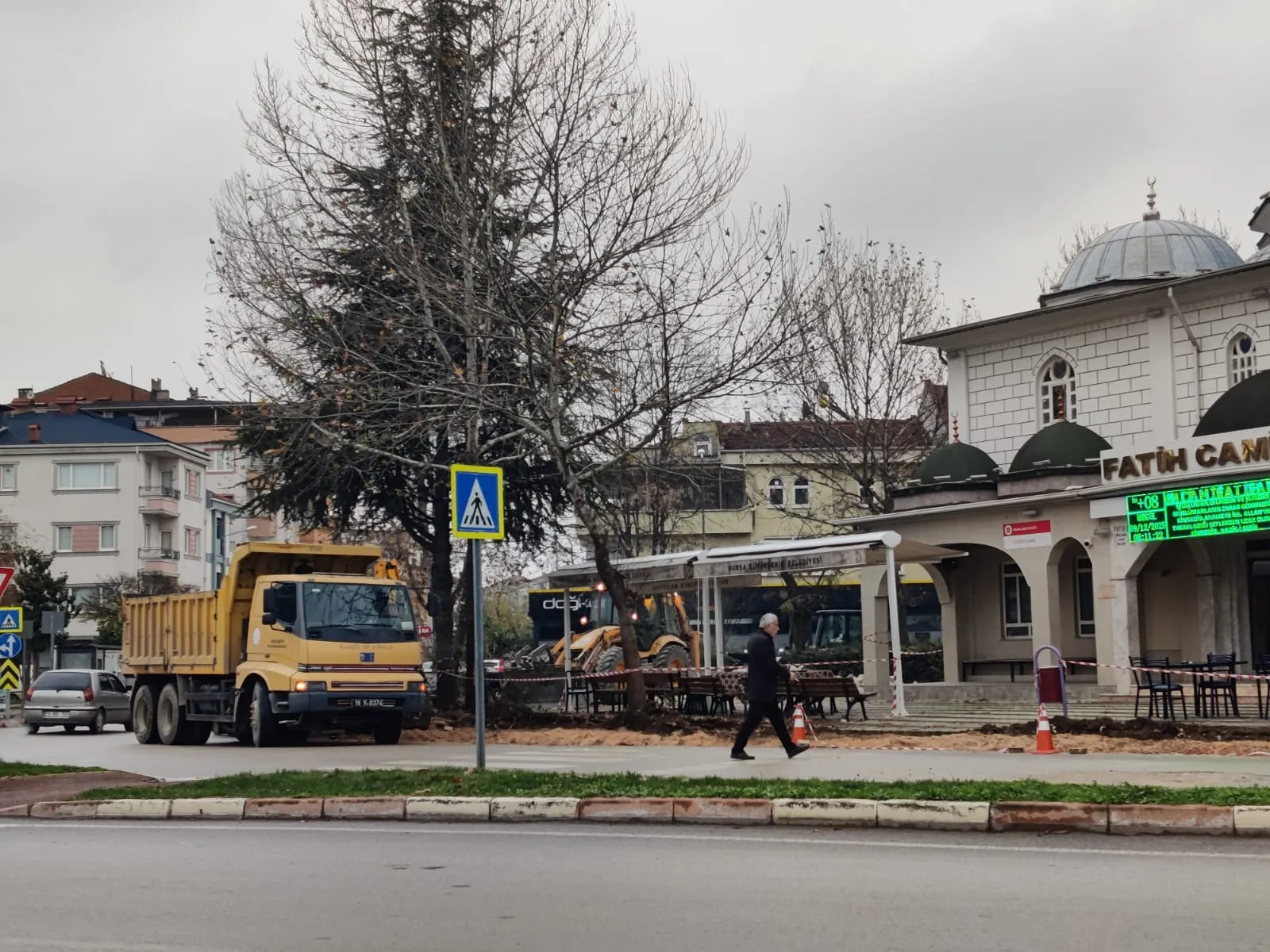 Sınırsız Camiler İçin İlk Kazma Fatih Camisi’nde Vuruldu