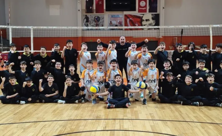 Gaziosmanpaşa İHO’nun Küçük Erkekler Voleybol Takımı Final Yolunda