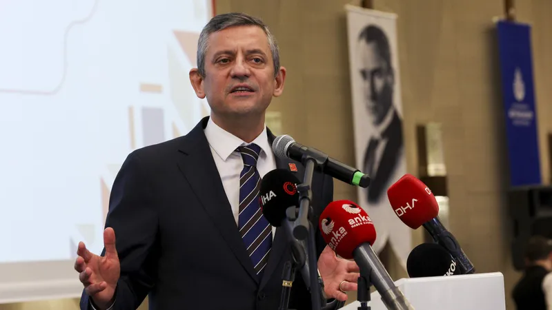 Özgür Özel asgari ücret teklifini açıkladı