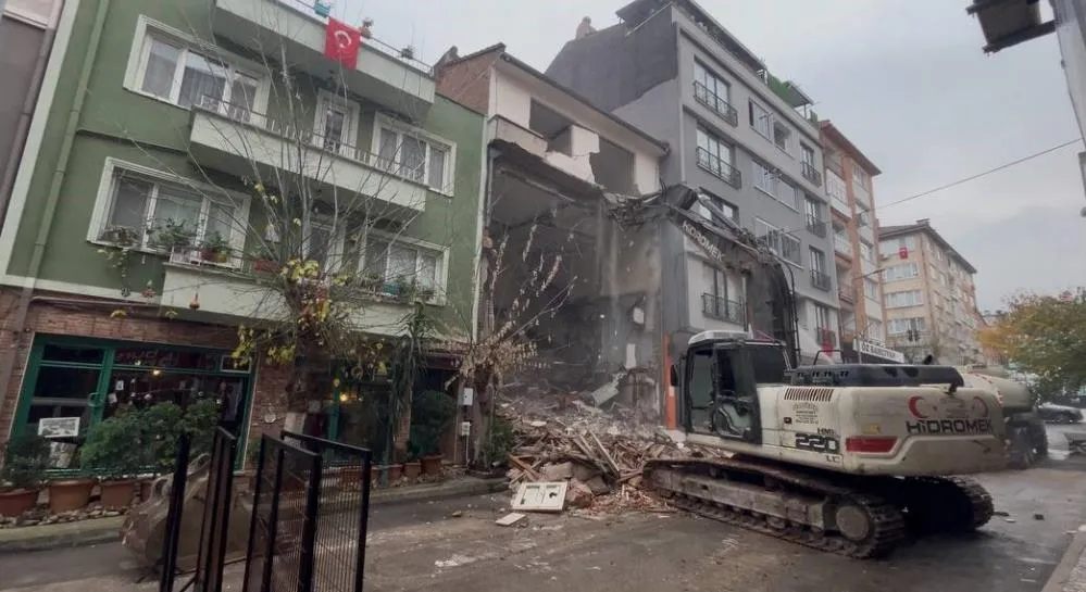 Alışılmışın dışındaki yıkım sokağı savaş alanına çevirdi