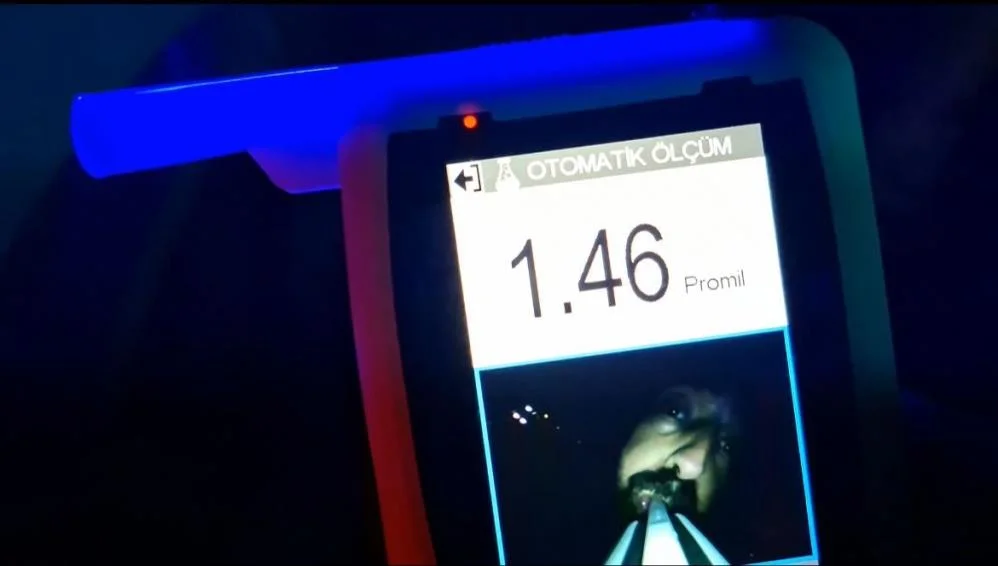 Alkollü şoför ortalığı birbirine kattı!