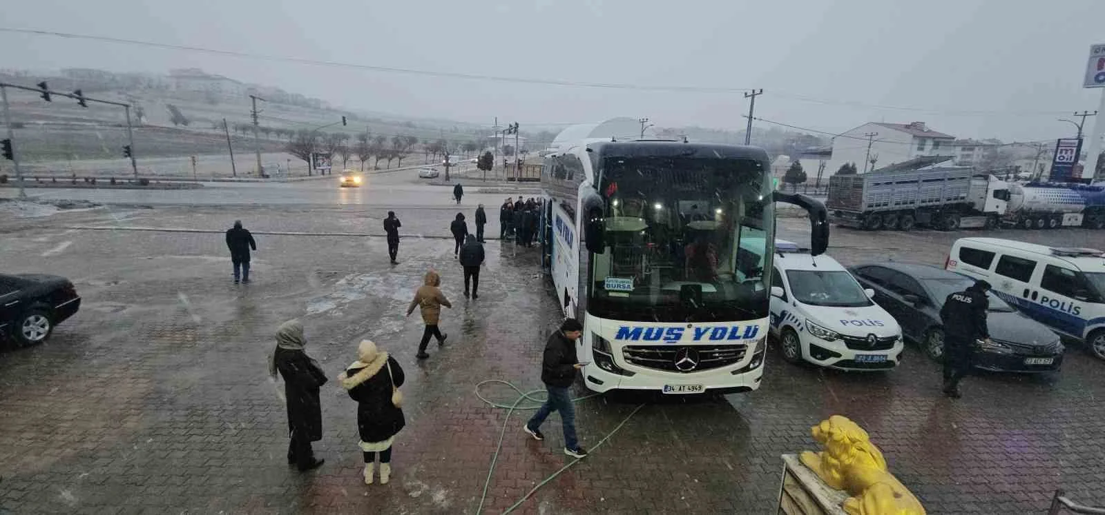 İnegöl'e gelen otobüse saldırı