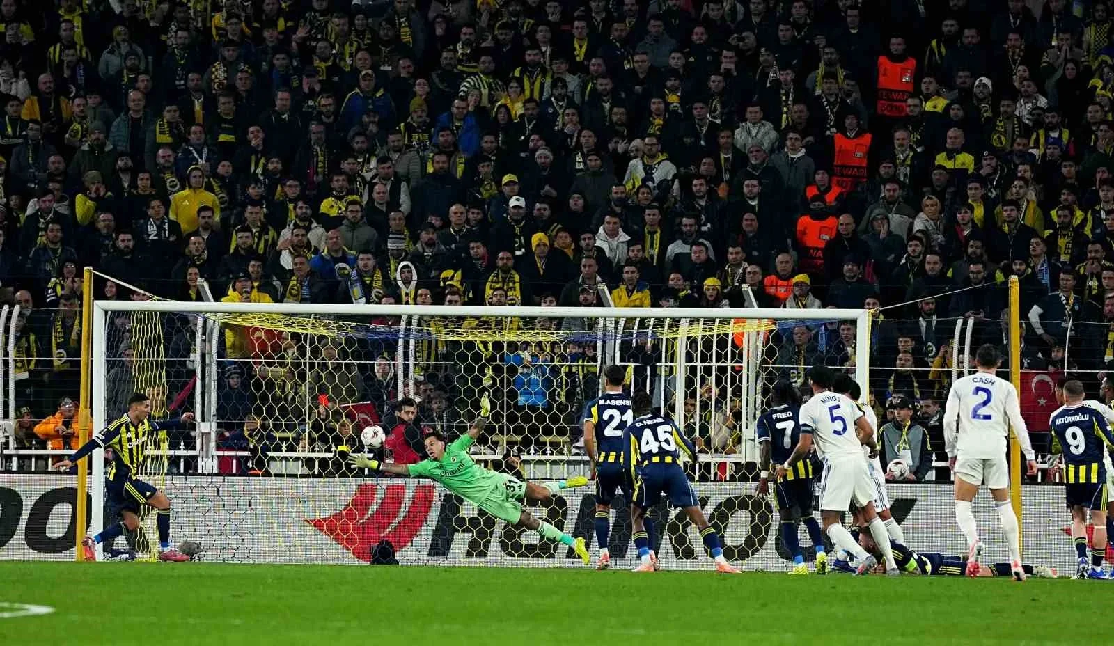 Fenerbahçe, Avrupa Ligi'nde Aston Villa'ya 1-0 yenildi