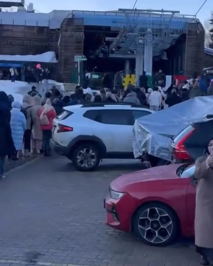 Sarıalan’da donarak beklediler! Tatilciler isyan etti