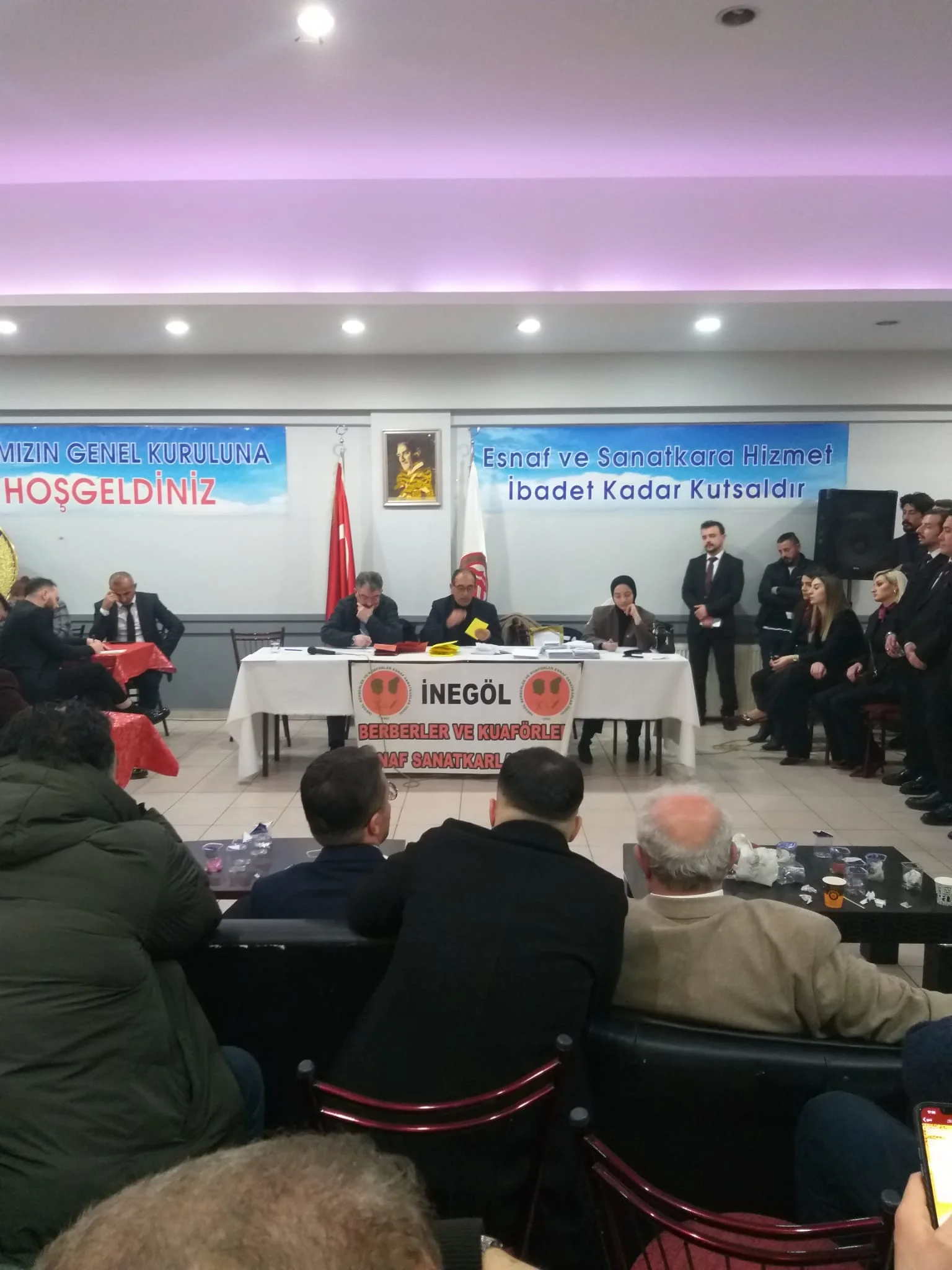 İnegöl Berberler Odası seçimlerini İsmail Dügen kazandı