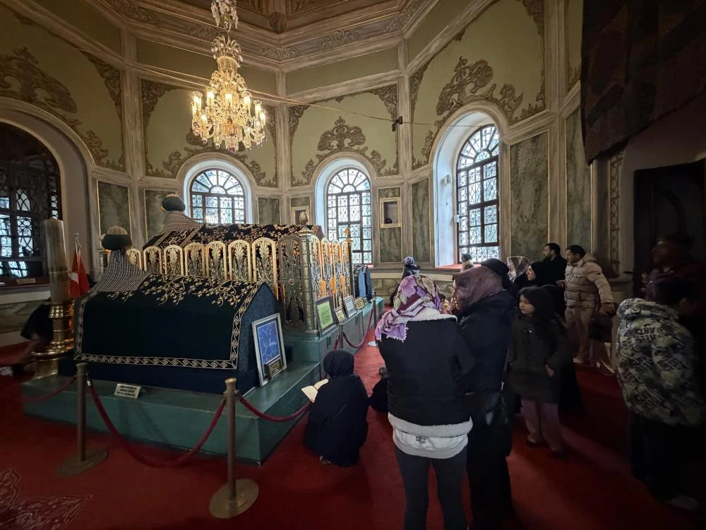 Emir Buhari Cami'nde sakal-ı şerif ziyareti yoğun ilgi gördü