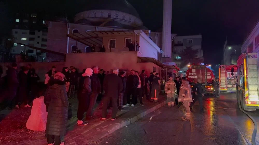 Gece yarısı depoda yangın çıktı!