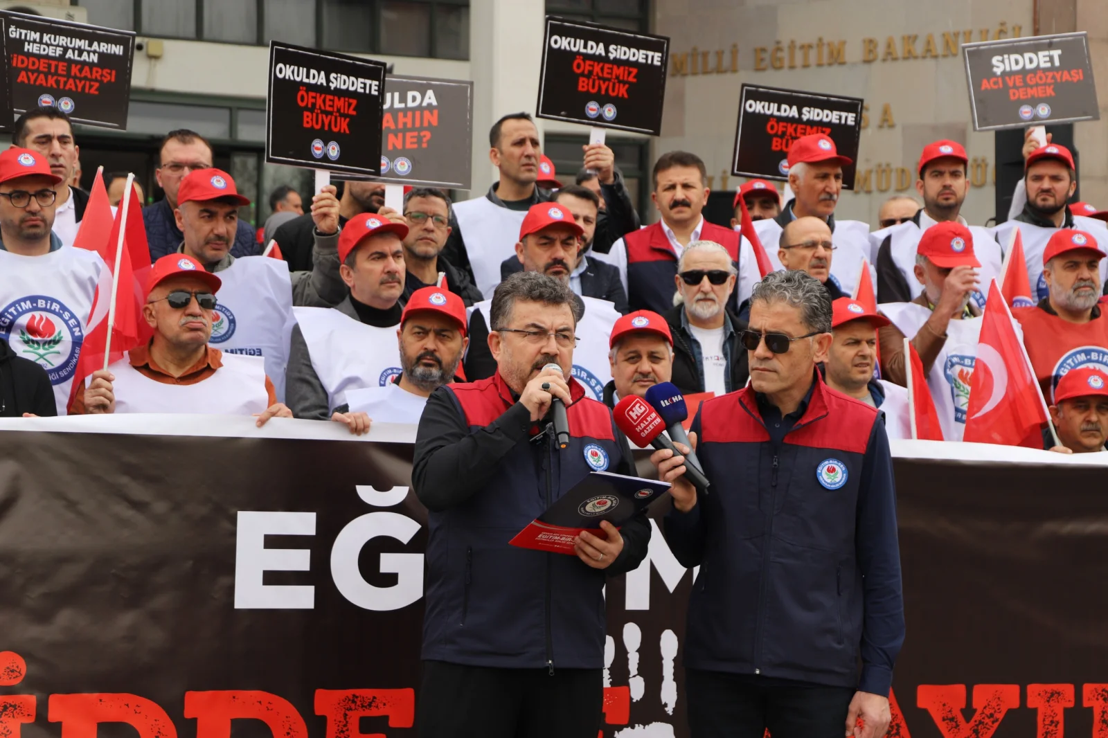 EBS Bursa'dan Siverek'teki saldırıya tepki! EBS Bursa'dan Siverek'teki saldırıya tepki!
