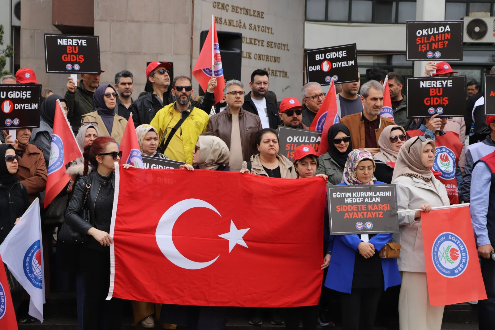 EBS Bursa'dan Siverek'teki saldırıya tepki! EBS Bursa'dan Siverek'teki saldırıya tepki!
