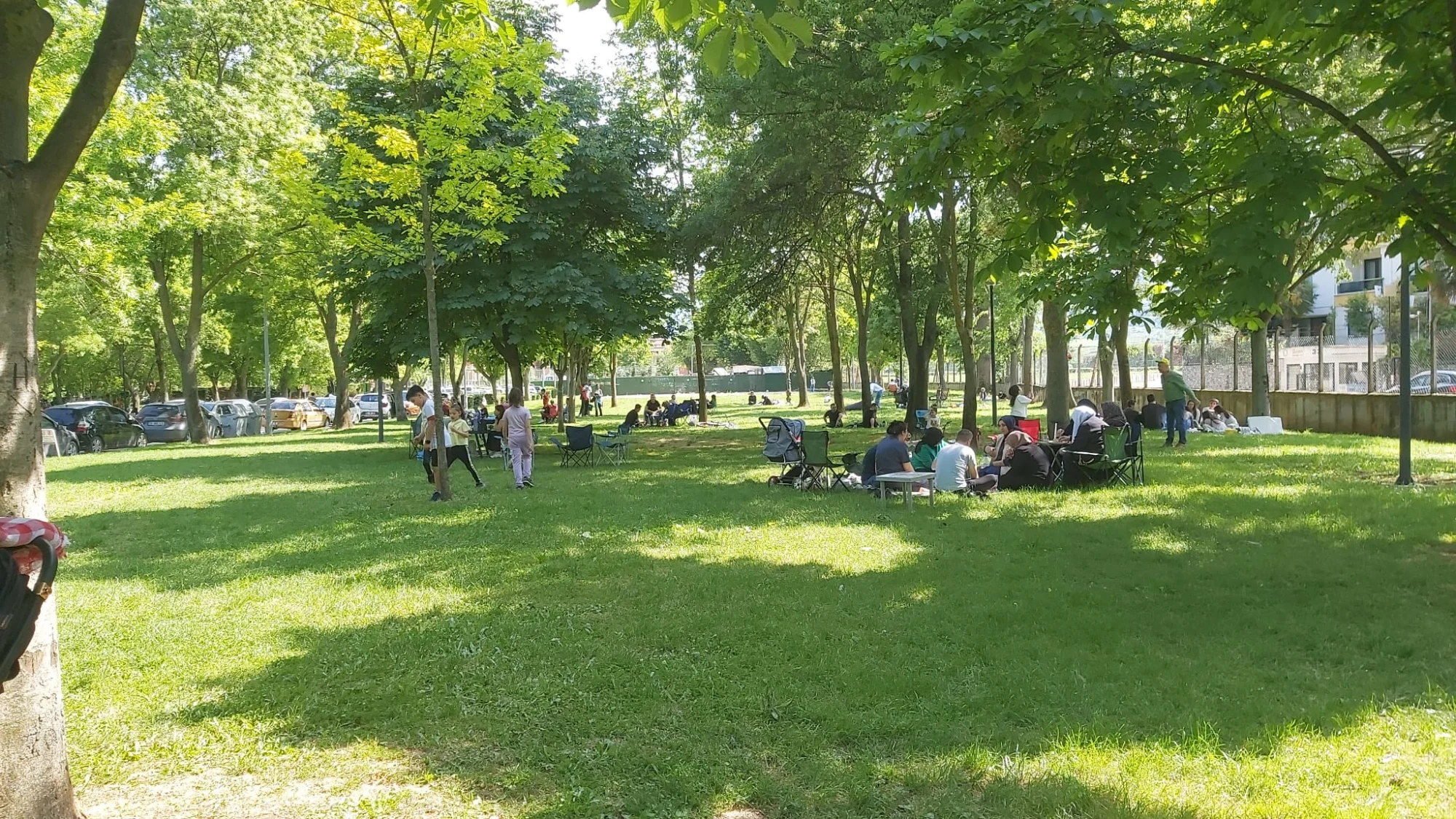 İnegöllüler Güneşi Görünce Parklara Koştu: Kültür Park Doldu Taştı