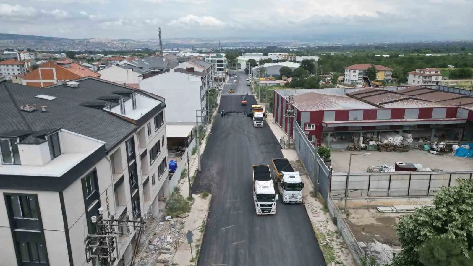 Bursa Büyükşehir, Yeniceköy Mahallesi'nde asfaltı yeniliyor