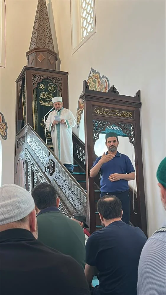 Cuma namazında bir ilk!