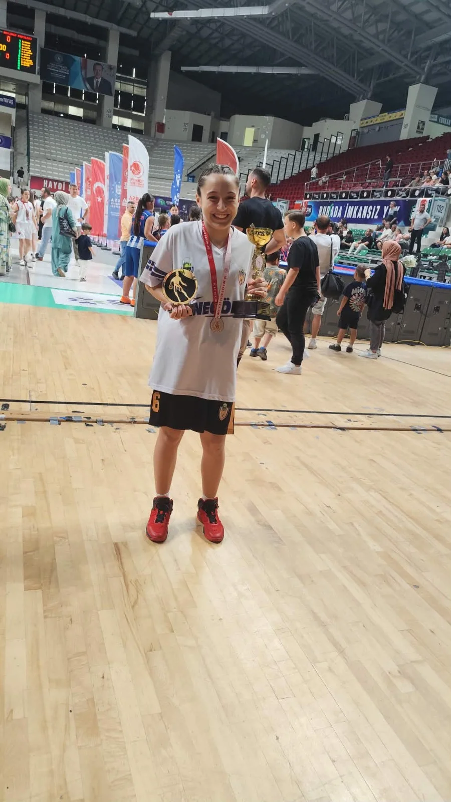Aylin Akalın’dan İnegöl’e Birincilik Gururu