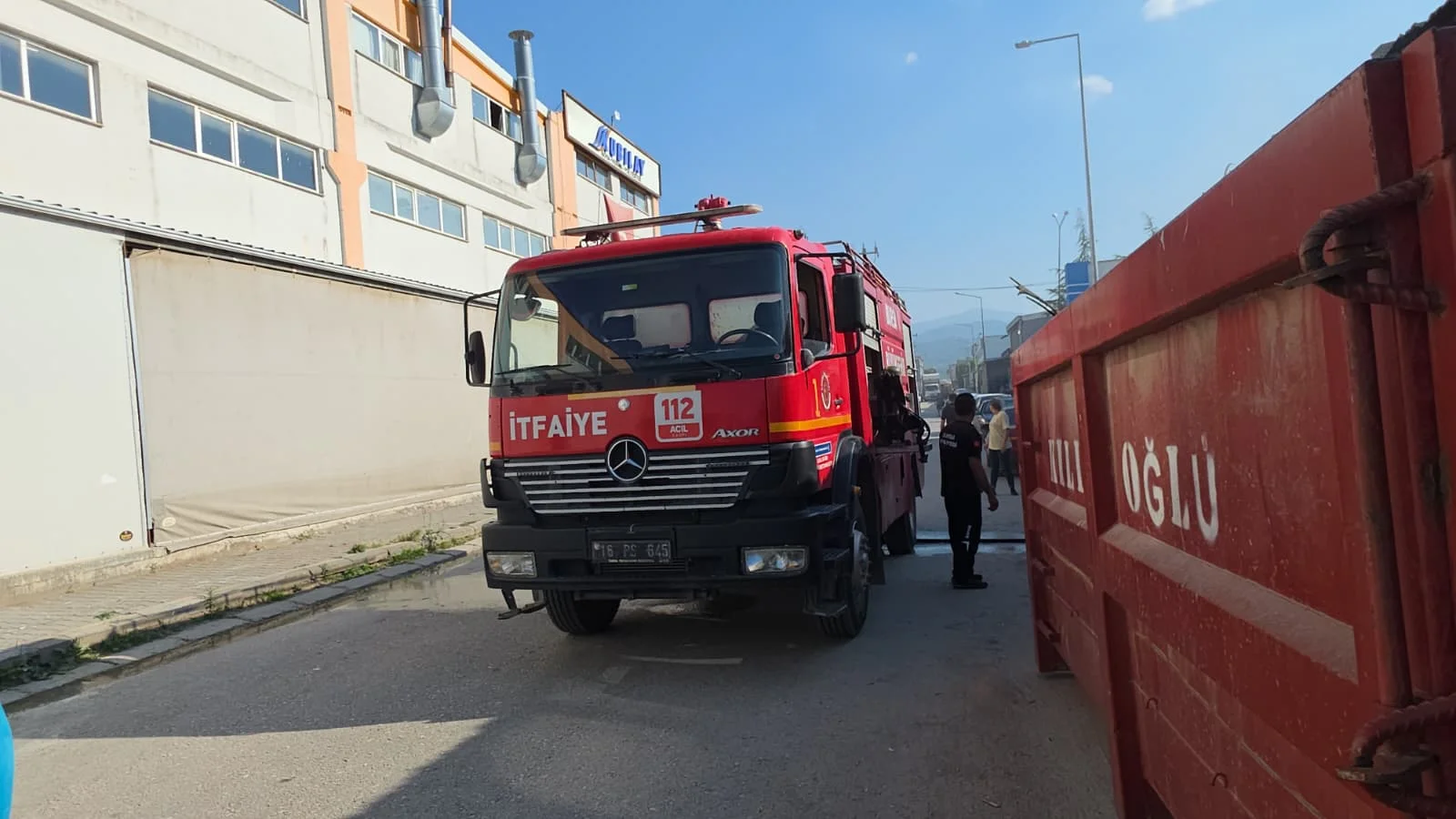 İnegöl'de iş yerinde hareketli dakikalar! İnegöl'de iş yerinde hareketli dakikalar!