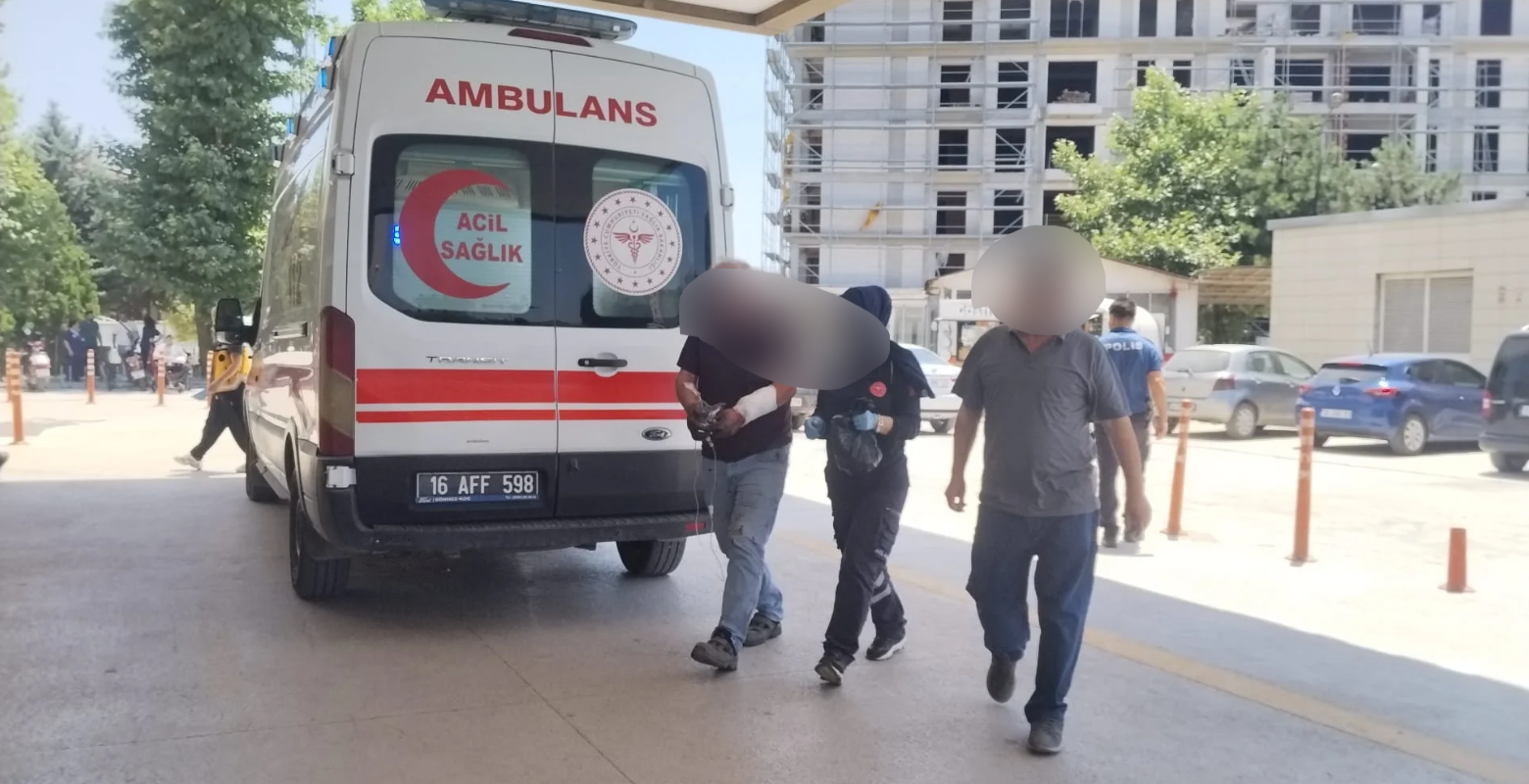 İnegöl'de elini makineye kaptıran işçi apar topar hastaneye kaldırıldı