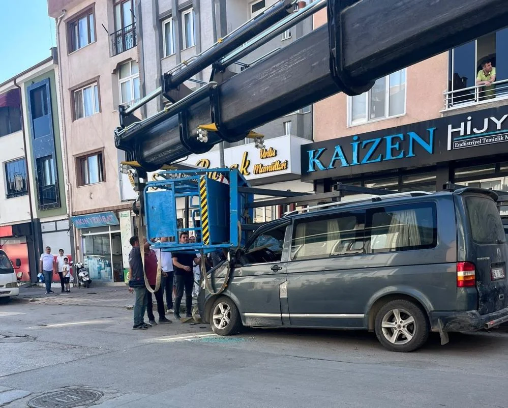 İnegöl'de Asansör Dehşeti! Saniyelerle Kurtuldular