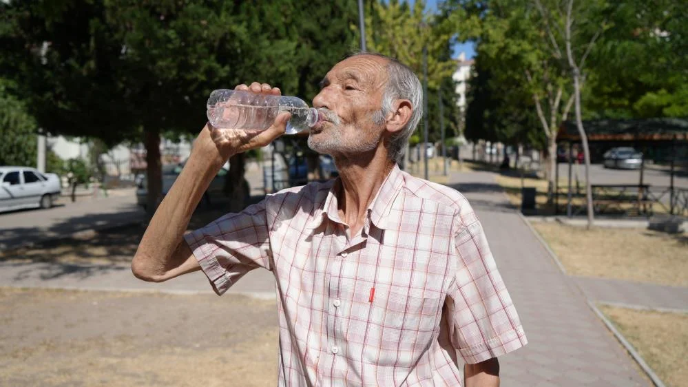 34 yıldır su içemiyor