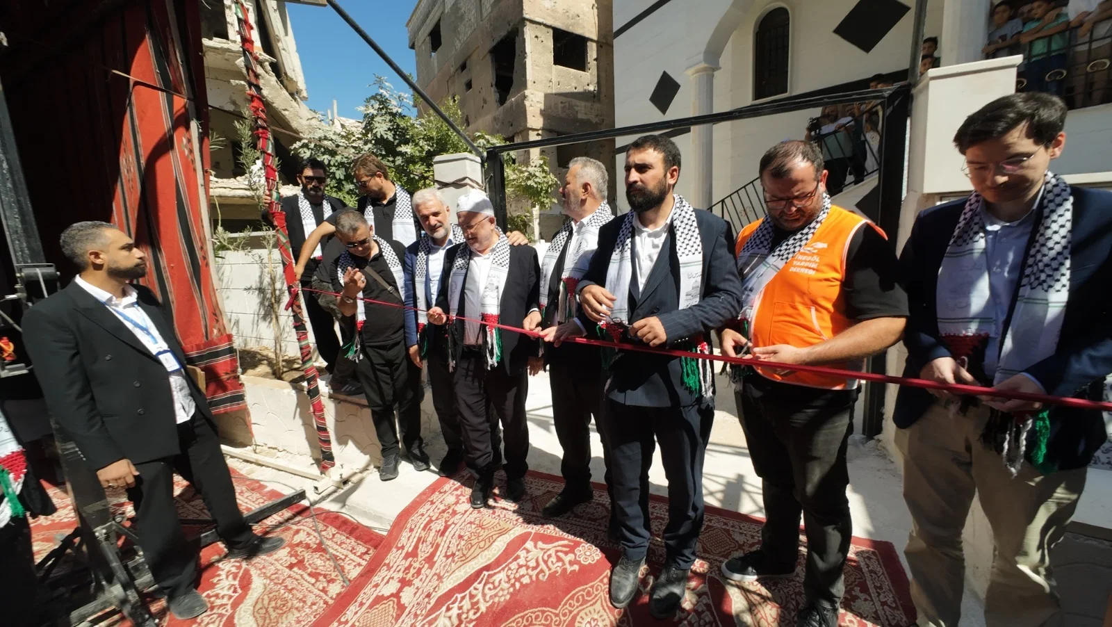 İnegöl Yardım Derneği'nden Savaşın İzlerini Silen Eser İnegöl Yardım Derneği'nden Savaşın İzlerini Silen Eser