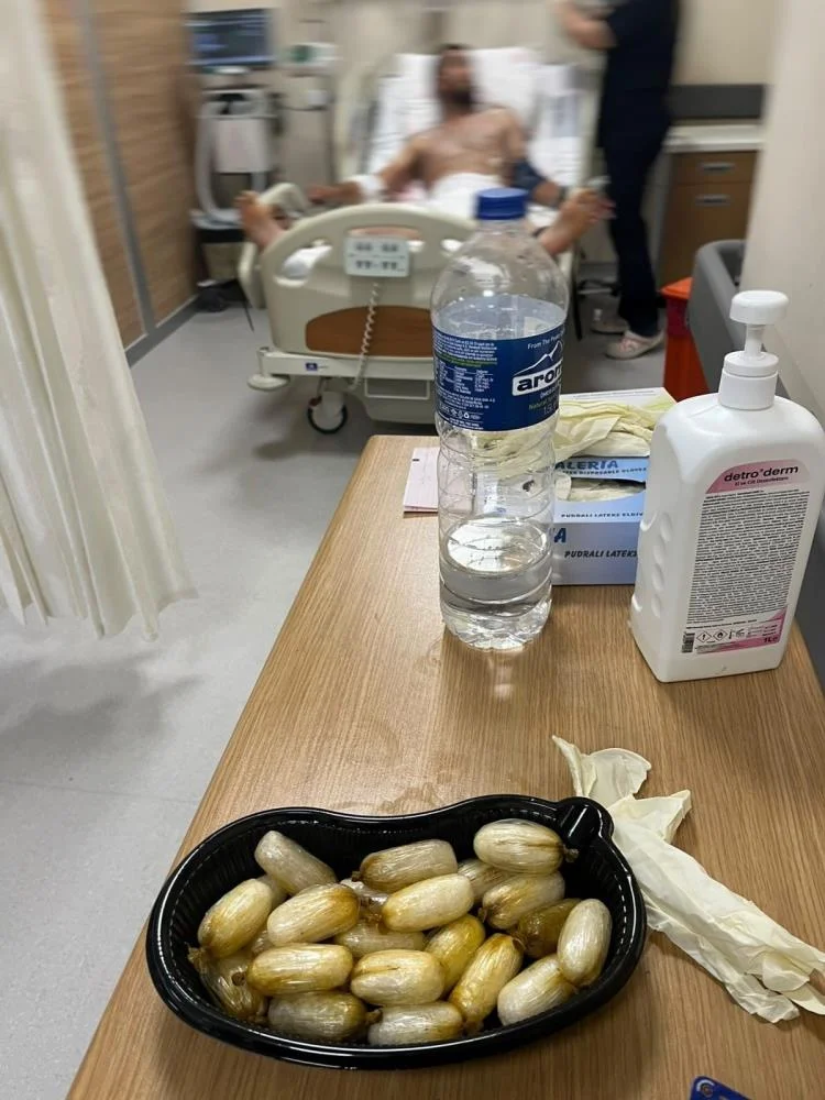 Vücuduna Sakladığı Uyuşturucu Operasyonla Ele Geçirildi