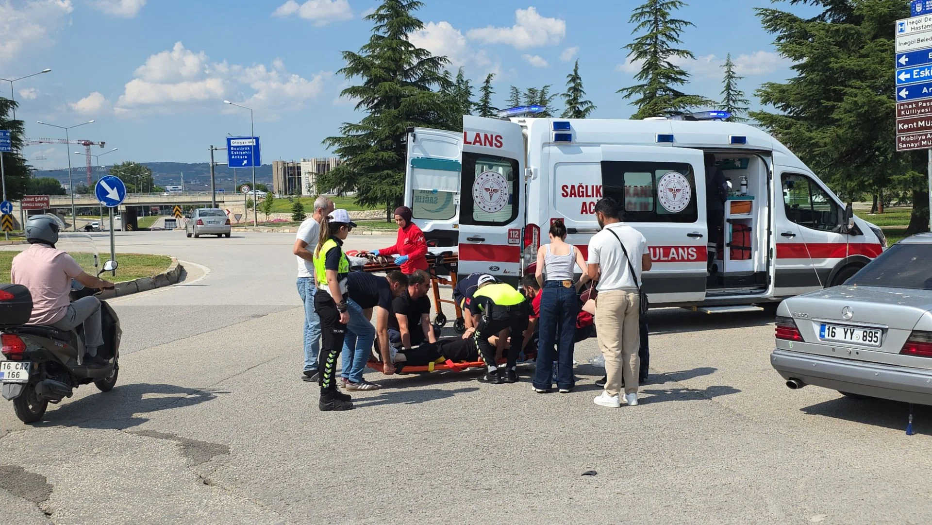 İnegöl'de Motosikletli kadınlar kazada yaralandı